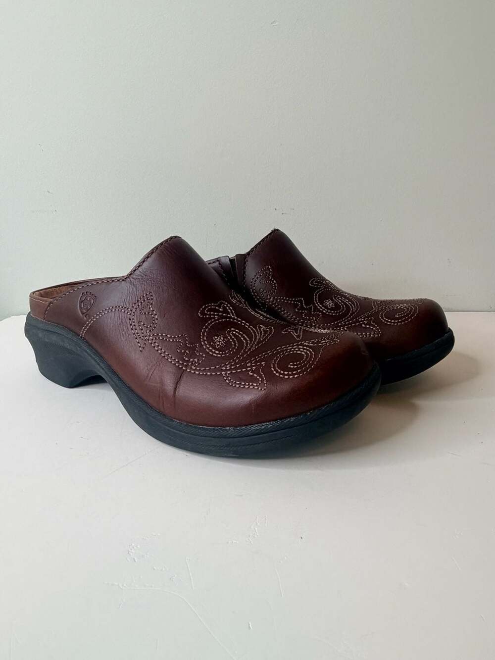Ariat Women's Savannah Embroidered Brown Leather Mules Clogs Size 7B